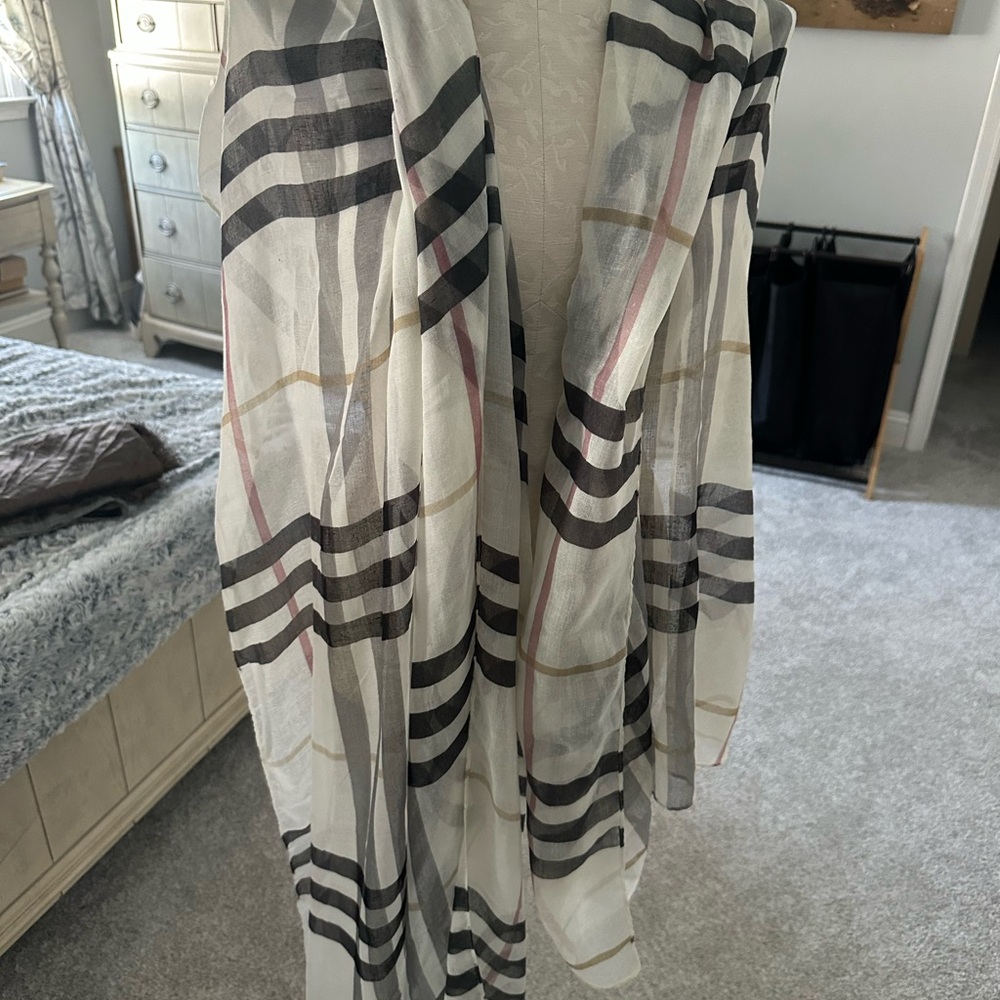 Elegant Checkered Scarf - Black, White, Pink